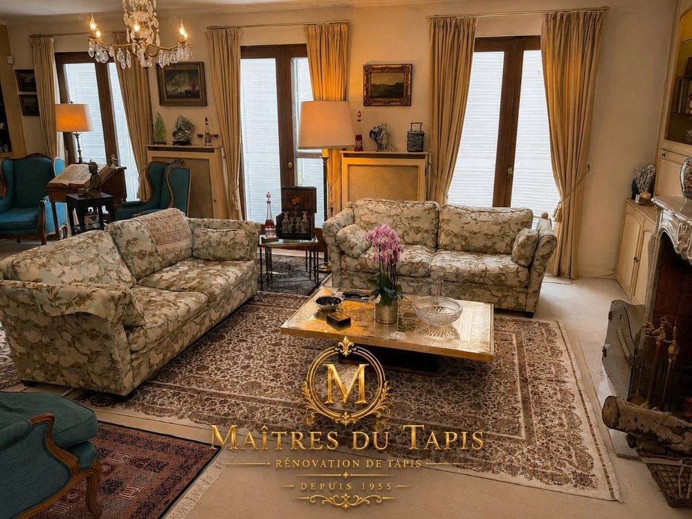 Tapis d’Orient reposé dans le salon d’un client après restitution